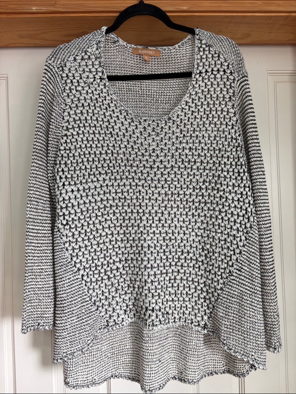 Ellen Tracy Black & White Textured Scoop-Neck Pullover